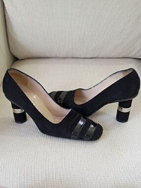CHANEL Black Suede Block Heel Pumps with Patent Trim
